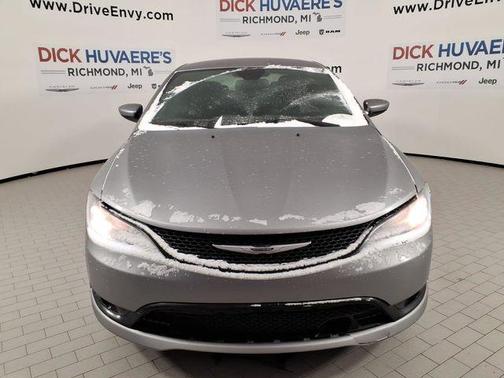 2016 Chrysler 200 S