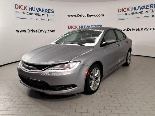 2016 Chrysler 200 S