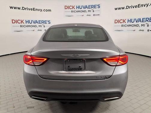 2016 Chrysler 200 S