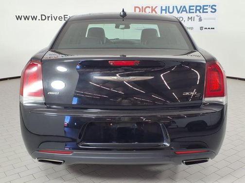 Gloss Black 2016 Chrysler 300 S