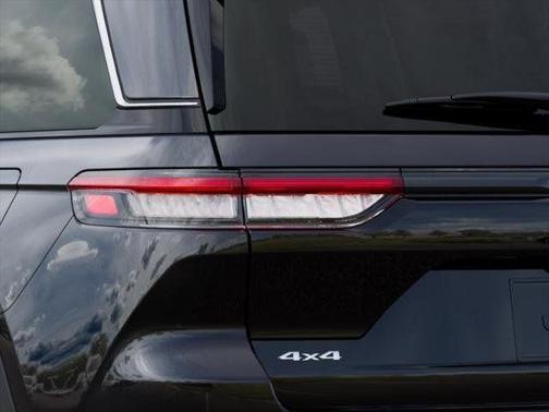 Diamond Black Crystal Pearlcoat 2026 Jeep Grand Cherokee Limited