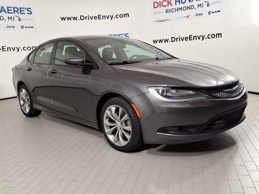 Granite Crystal Metallic Clearcoat 2016 Chrysler 200 S