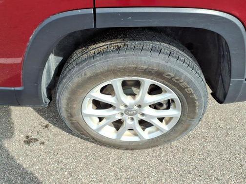 Deep Cherry Red Crystal Pearlcoat 2015 Jeep Cherokee Latitude