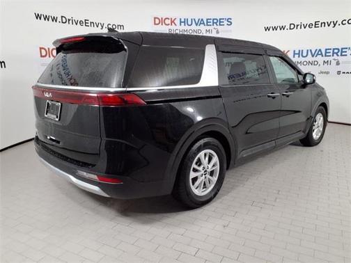 2023 Kia Carnival LX