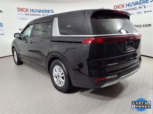 2023 Kia Carnival LX