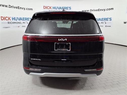 2023 Kia Carnival LX