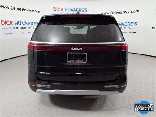 2023 Kia Carnival LX