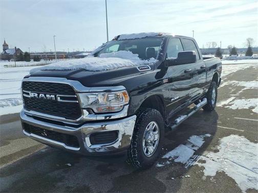 2020 RAM 2500 Tradesman Crew Cab 4X4 6'4' Box