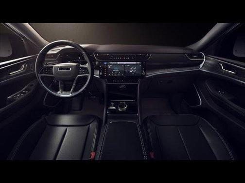 Silver Zynith 2026 Jeep Grand Cherokee Limited