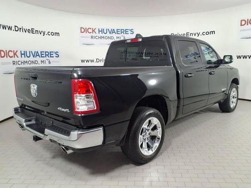 Diamond Black Crystal Pearlcoat 2023 RAM 1500 Big Horn/Lone Star
