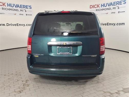 2009 Chrysler Town & Country LX