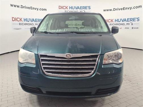 2009 Chrysler Town & Country LX