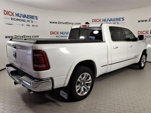 Ivory White Tri-Coat Pearlcoat 2019 RAM 1500 Longhorn