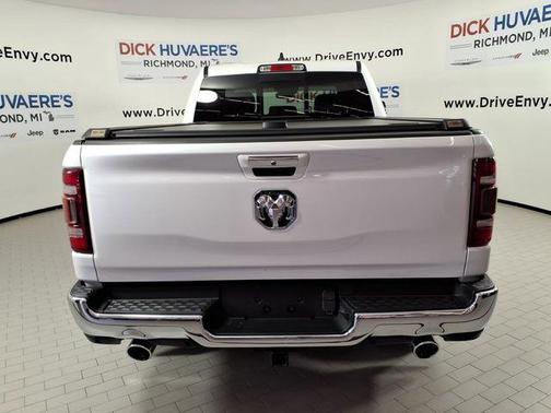 Ivory White Tri-Coat Pearlcoat 2019 RAM 1500 Longhorn