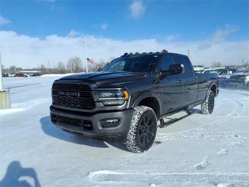 2022 RAM 3500 Limited Crew Cab 4x4 8' Box