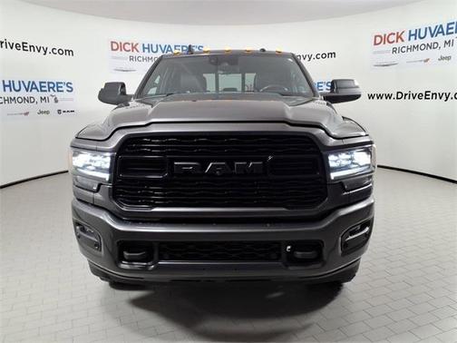 2022 RAM 3500 Limited Crew Cab 4x4 8' Box