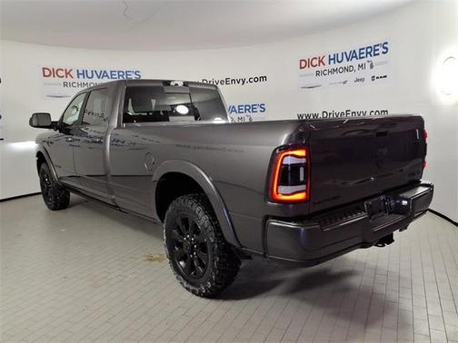 2022 RAM 3500 Limited Crew Cab 4x4 8' Box