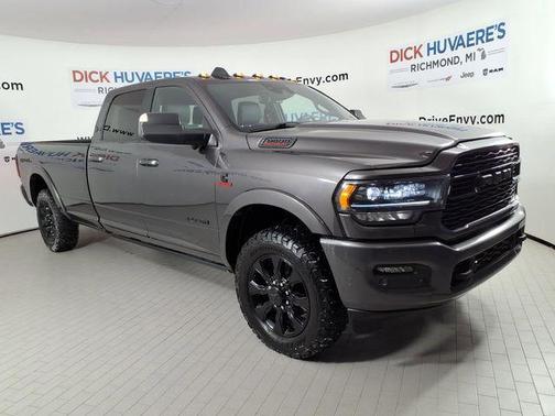 2022 RAM 3500 Limited Crew Cab 4x4 8' Box