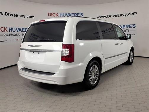 2014 Chrysler Town & Country Touring-L