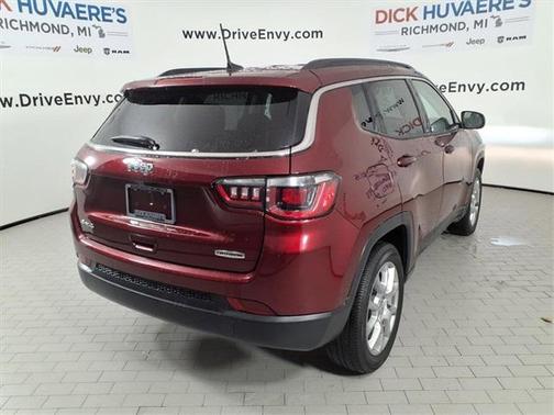 2022 Jeep Compass Latitude Lux