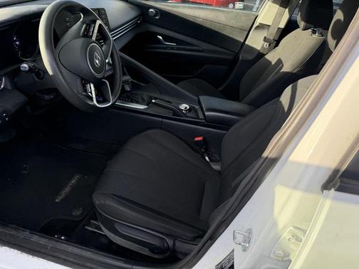 2021 Hyundai ELANTRA SE