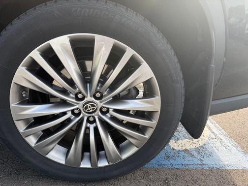 Midnight Black Metallic 2020 Toyota Highlander Platinum