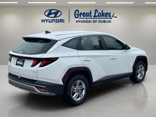 White Pearl 2026 Hyundai TUCSON SE