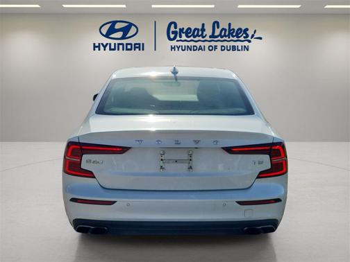 2020 Volvo S60 T5 Momentum