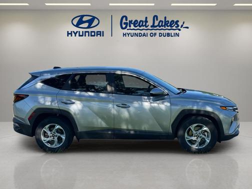 Shimmering Silver 2024 Hyundai TUCSON SE