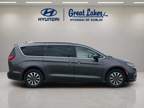 Granite Crystal Metallic Clearcoat 2021 Chrysler Pacifica Touring L