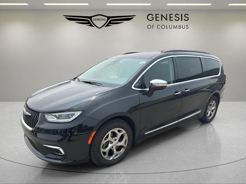 Brilliant Black Crystal Pearlcoat 2023 Chrysler Pacifica Limited