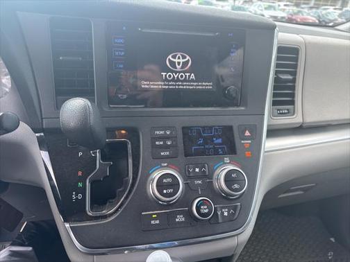 2016 Toyota Sienna L