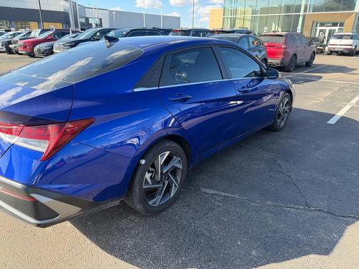 2025 Hyundai ELANTRA Limited