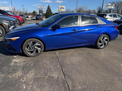 2025 Hyundai ELANTRA Limited