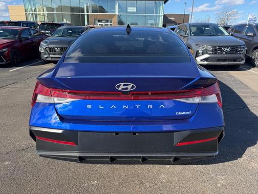 2025 Hyundai ELANTRA Limited