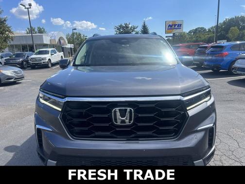 2023 Honda Pilot Touring 8-Passenger