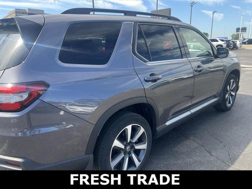 2023 Honda Pilot Touring 8-Passenger