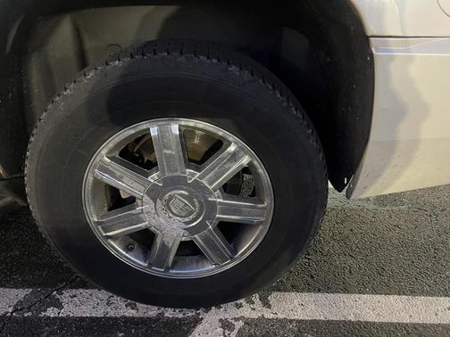 2007 Cadillac Escalade Base