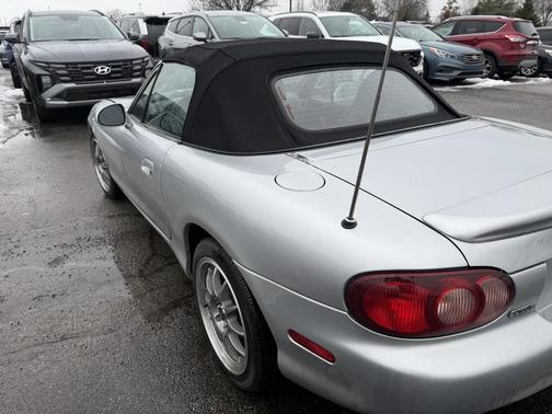 2005 Mazda MX-5 Miata LS