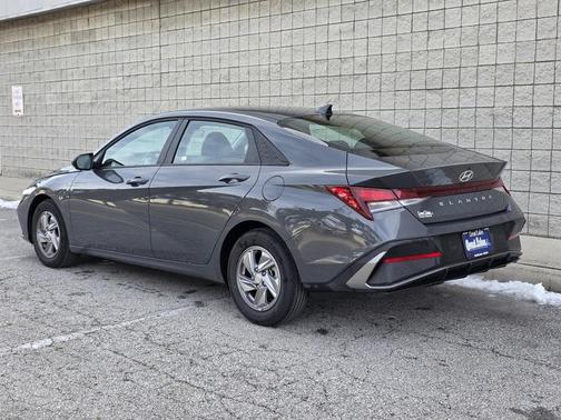 2025 Hyundai ELANTRA SE