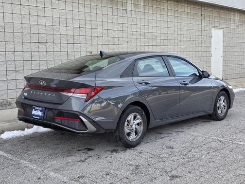 2025 Hyundai ELANTRA SE