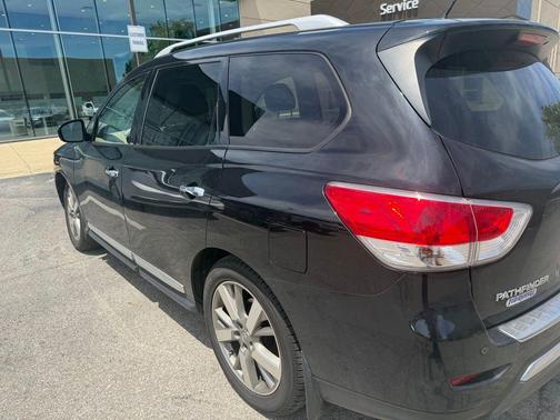 Magnetic Black Metallic 2016 Nissan Pathfinder Platinum