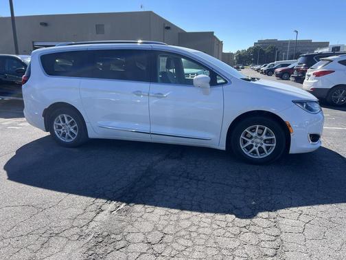 2020 Chrysler Pacifica Touring L
