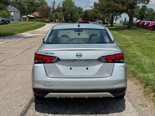 Brilliant Silver Metallic 2020 Nissan Versa 1.6 S