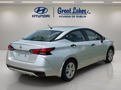 Brilliant Silver Metallic 2020 Nissan Versa 1.6 S