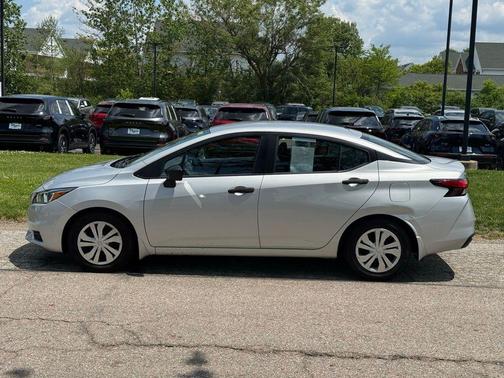 Brilliant Silver Metallic 2020 Nissan Versa 1.6 S