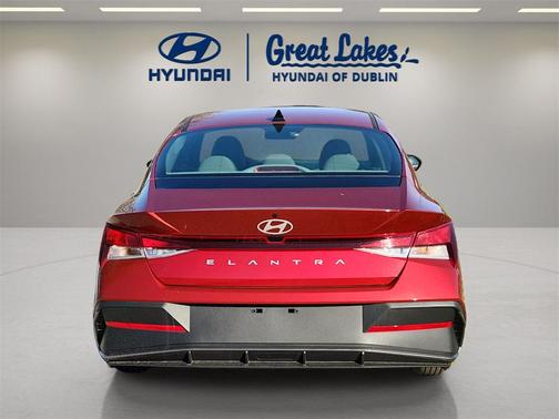 2025 Hyundai ELANTRA SE