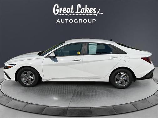 2024 Hyundai ELANTRA SE