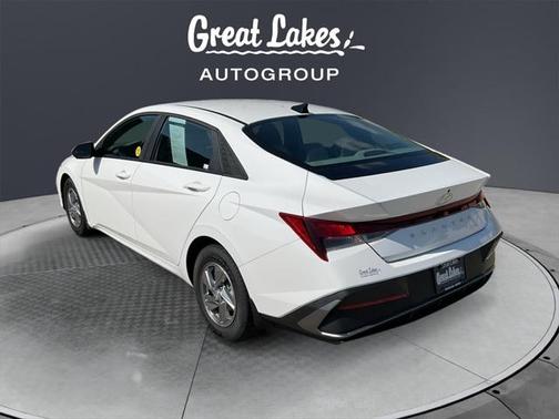 2024 Hyundai ELANTRA SE