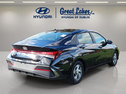 2024 Hyundai ELANTRA SE